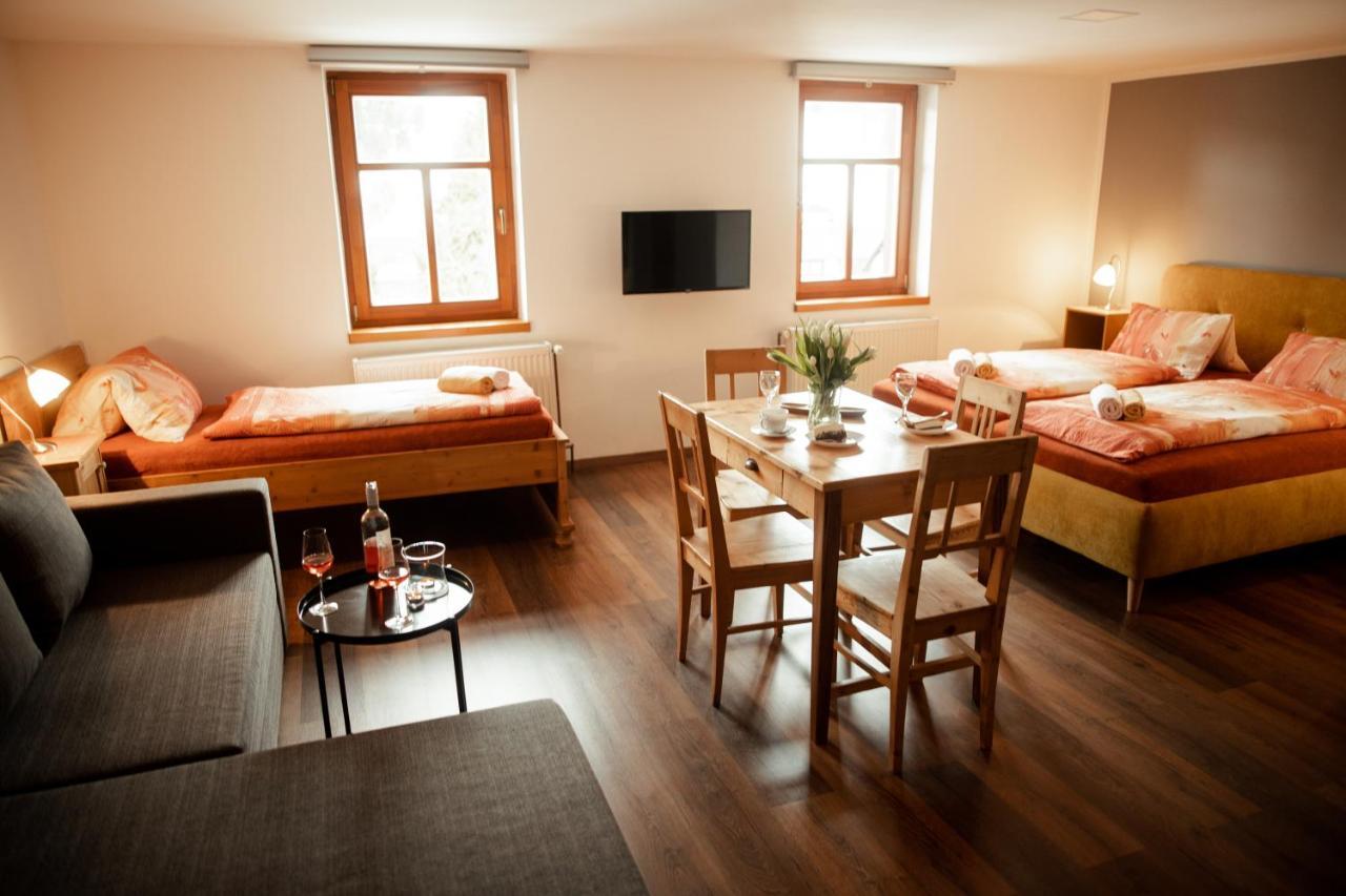 Pod Kostelem Apartment *